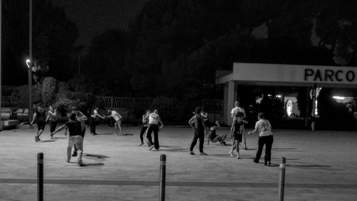 Capoeira davanti al Teatro d’Annunzio