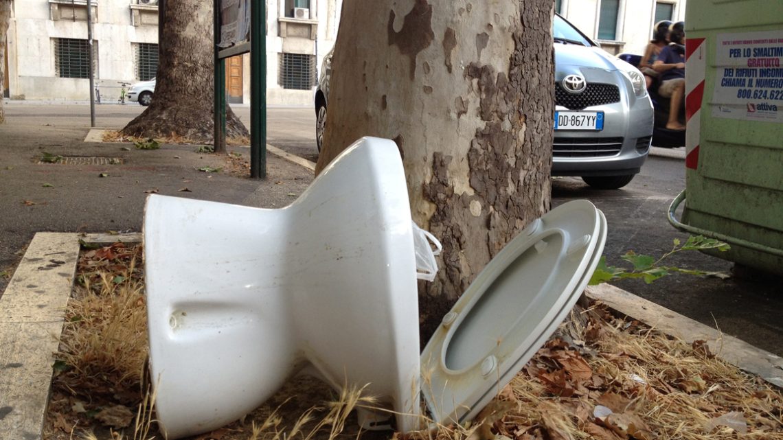 Installazione artistica fra Prefettura e liceo d’Annunzio…