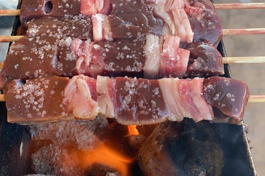L’Abruzzo si ribella, ma solo quando si toccano gli arrosticini